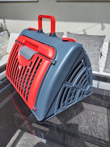 Plastic pet carrier cat - carrier,,